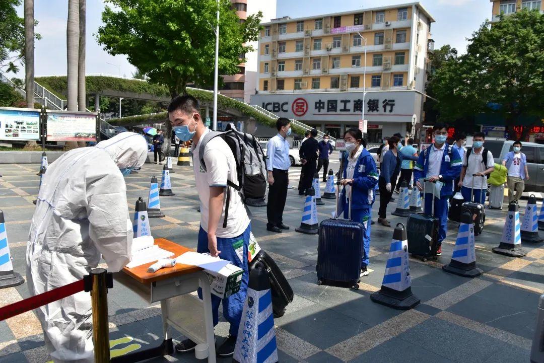 广州华附复学返校首日：草长莺飞四月天，莘莘学子归校园  疫情相关 第9张