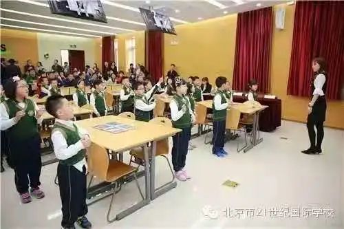 珍贵的历史图片，看看国际学校的教室较传统学校有何特别之处  备考国交 第8张