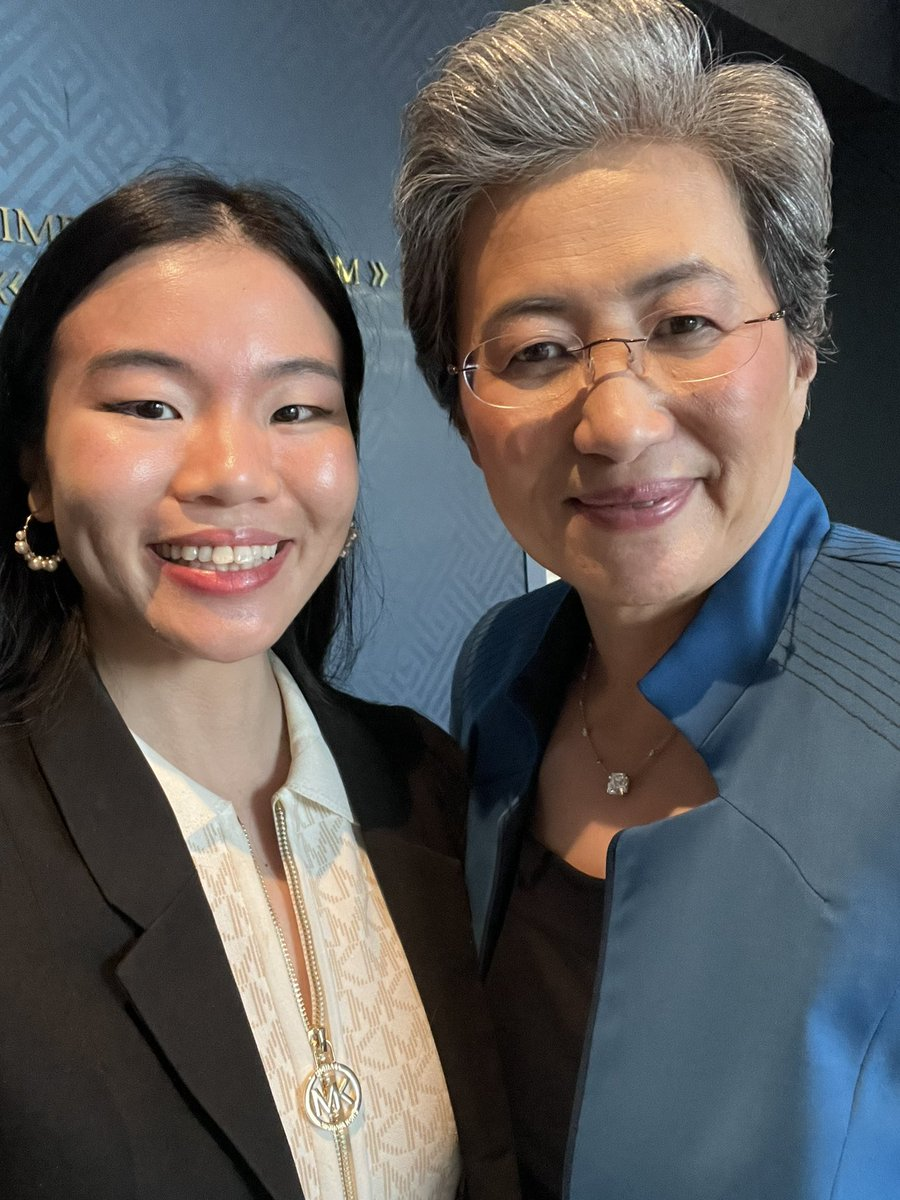 站在苏姿丰旁边的年轻华裔女性，是AMD的AI参谋长  留学 第3张